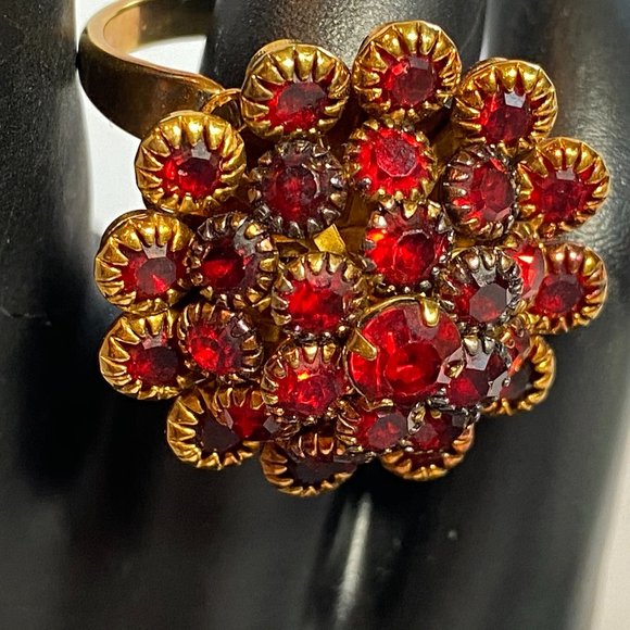 Judith Lee Cocktail Ring Red Stone Gold Tone - Picture 1 of 8